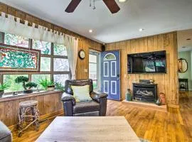 Charming Hampton Bays Home 5 Mi to Cooper’s Beach