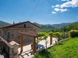 Holiday Home Castello della Mugazzena Cantiniere by Interhome，位于Tresana的酒店