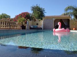Quinta Pereiro Tropic Garden, Algarve，位于蒙卡拉帕舒的带停车场的酒店