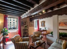 迪卢卡竞技场住宿加早餐旅馆，位于卢卡的酒店