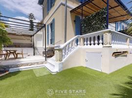 Villa Capriciosa - Five Stars Holiday House，位于滨海博利厄的酒店