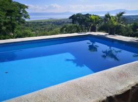 C6 casa con alberca 10 personas en chapala，位于查帕拉的酒店