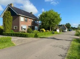 Woning aan het water in het Friese Merengebied