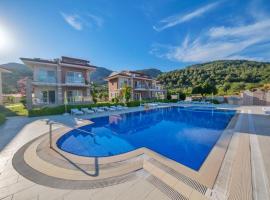 Golden Golf Sarıgerme Villaları，位于萨利杰尔梅的海滩短租房