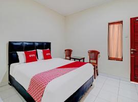 Capital O 90407 Wisma Bahtera Hotel，位于井里汶的酒店