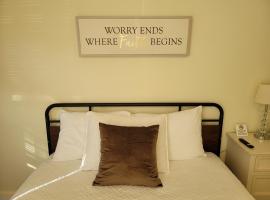 Relaxing, Comfortable, Private Bedroom，位于亚特兰大玛塔-汉密尔顿 E.福尔摩斯站附近的酒店