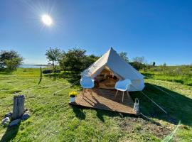 Abruka Glamping，位于Abruka的豪华帐篷营地