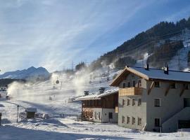 Chalet Marmotta NEVE - Luxus Chalet，位于圣安东阿尔贝格的酒店