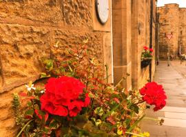 Juliet Cottage, late Georgian treasure, charming, cosy and historic, only a short walk to Alnwick Castle，位于阿尼克的酒店