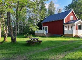 Charming holiday home Villa Berika，位于Ekshärad的酒店