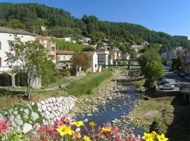 T2 Rez-de-chaussée 40 m2 Vals les bains linge de lit et de toilette non fournis