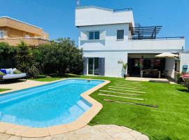 Villa 15 - Beachhouse Luxury Villa - 300m Beach - WIFI - Klima，位于萨拉比塔的豪华酒店