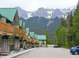 BANFF WOODS LODGE，位于坎莫尔的酒店