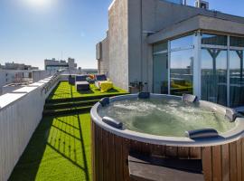 Skyhouse Riga Private Penthouse and SPA，位于里加国际机场 - RIX附近的酒店