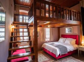 The Old School Boutique Hotel，位于希拉科的豪华型酒店