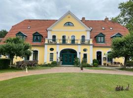 Gutshaus Solzow - Natur und Gastlichkeit in Mecklenburg，位于Solzow的酒店