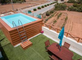 Tal-Karmnu Entire house with private heated pool and jacuzzi，位于Kirkop的酒店