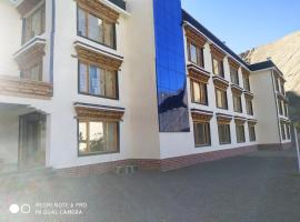 Swastika mountain View resorts lamayuru，位于Lāmayūrū的酒店
