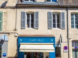 Cafe Velo Nevers，位于讷韦尔的公寓