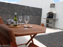 Precioso apartamento con terraza en Teguise，位于特吉塞的家庭/亲子酒店