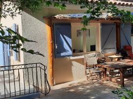 Gite Aoura baronnies provençales，位于Montjay的酒店
