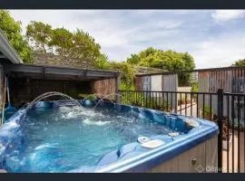 Coastal Country Retreat, Spa, fireplace, pet friendly, FREE WIFI wine & chocolates, Kilarney, 10 minutes to Phillip Island