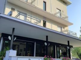 竹篙酒店，位于里米尼费德里科·费里尼国际机场 - RMI附近的酒店