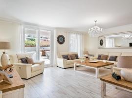 Sitges Spaces Mediterranean Apartments 5 Bedrooms, 4 Bathrooms, 75M2 Terrace, Centre Sitges- Sleeps 11，位于锡切斯的酒店