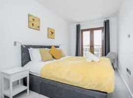Deluxe 2 Bedroom St Albans Apartment - Free WiFi