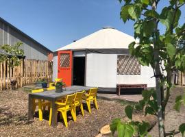 Authentieke Yurt voor 6 personen，位于Reutum的豪华帐篷营地