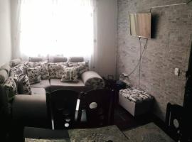 Apartamento acogedor con Piscina Excelente Sector，位于伊瓦格的带停车场的酒店