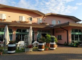 Hotel Ristorante alla Campagna，位于圣焦万尼卢帕托托的酒店