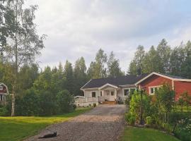 Hyttingsfabodstugor，位于博伦厄的山林小屋