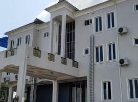 Camas Hotel & Suite Asero Abeokuta，位于Abeokuta的酒店
