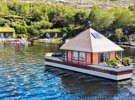 6 person holiday home in Kalvåg-By Traum