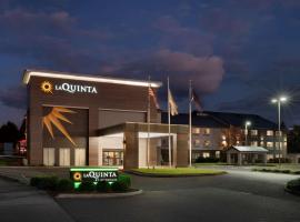 La Quinta Inn & Suites by Wyndham Springfield，位于斯普林菲尔德的酒店