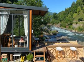 Vagona Tiny House，位于里泽的酒店