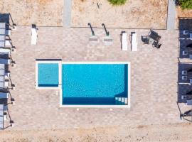 Grande Glamping with Pool，位于比奥格勒·纳·莫鲁的豪华帐篷营地