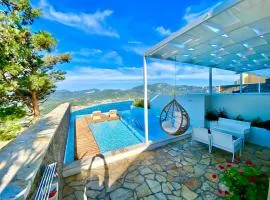 Zeus Throne Suites