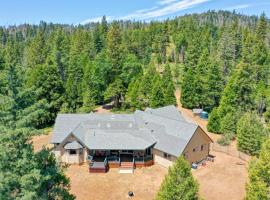Moonrise Lodge - A Large Vacation Home in Mariposa，位于马里波萨的酒店