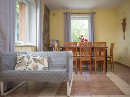 Happy Bison - A 5 Bedroom House With A Garden，位于比亚沃维耶扎的乡间豪华旅馆