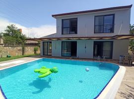 Villa Talia，位于库萨达斯的酒店