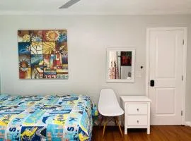 Costa Mesa Homestay - Private Rooms with 2 Shared Baths and Hosts Onsite