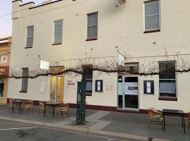 The Barkly Bistro Bar & Accommodation，位于亚拉腊的酒店