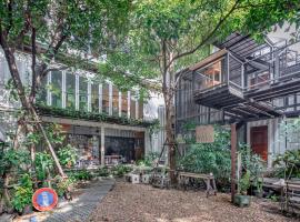 The Yard Bangkok Hostel，位于曼谷琶亚泰第二医院附近的酒店