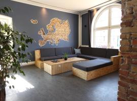 Blue Doors Hostel KTV，位于罗斯托克的酒店