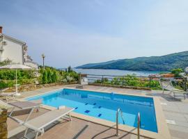 Beautiful Home In Rabac With House Sea View，位于拉巴克的乡村别墅
