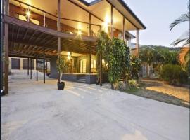 Gloucester Retreat，位于Hideaway Bay的酒店