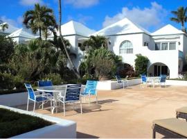 Deluxe Sea View Villas at Paradise Island Beach Club Resort，位于Creek Village的度假屋