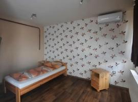 IKSZT Vendégház，位于Dávod的酒店